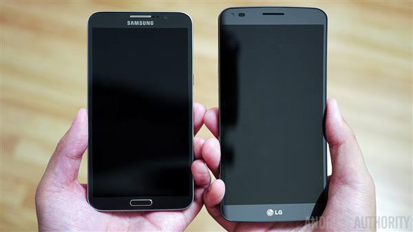 LG-G-Flex-vs-Samsung-Galaxy-Round-Quick-Look-Hands-on-AA-7-of-11 (600 x 337)